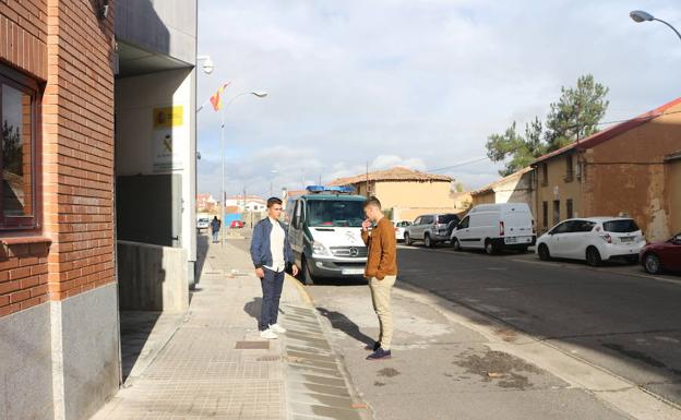 Raúl Calvo y Viti, a las puertas del juzgadi de Aranda.