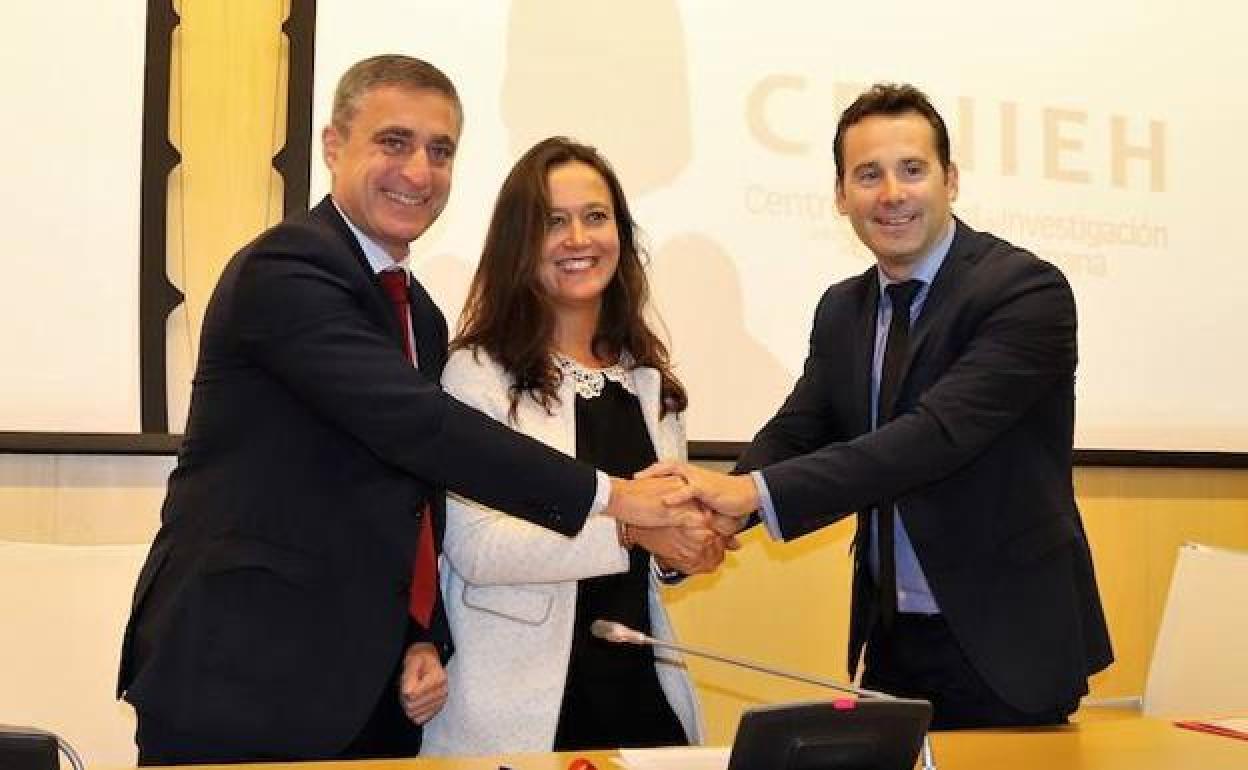 Los representantes de la Fundación Caja de Burgos, Obra Social la Caixa y el CENIEH han renovado su compromiso. 