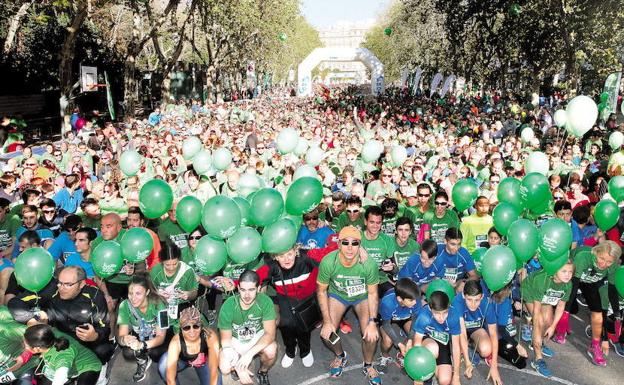 Participantes en la pasada edición de la marcha contra el cáncer. 