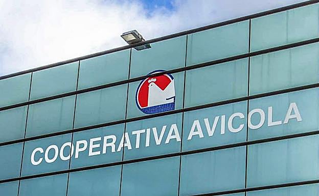 La Avícola niega actuar de manera ilegal y advierte de que podría tomar medidas tras las «graves acusaciones»
