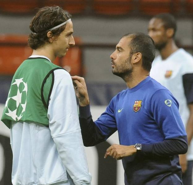 Zlatan Ibrahimovic y Pep Guardiola, antes de un partido que midió al Barcelona con el Inter de Milán en San Siro en 2009. 