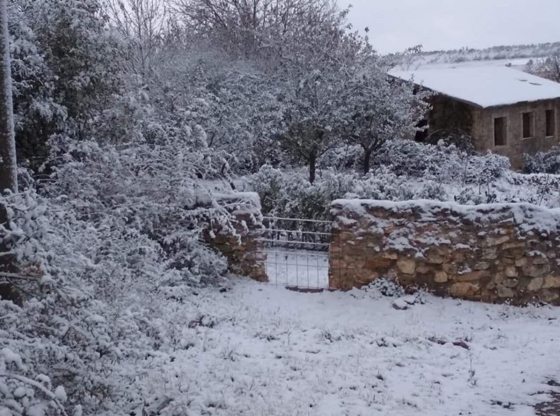 Varios puntos de la provincia han visto cómo caían los primeros copos de nieve del otoño.