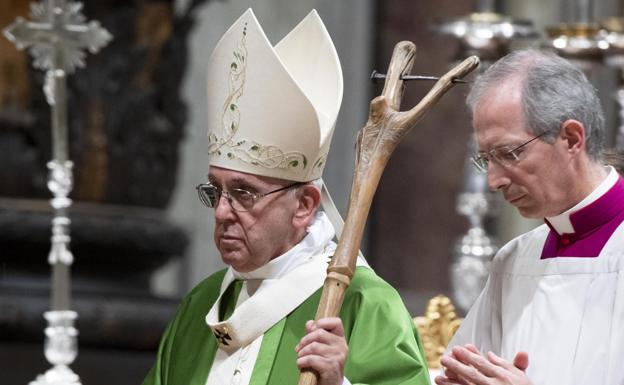 El Papa Francisco celebra una misa de clausura al final del Sínodo de los Obispos en el Vaticano.