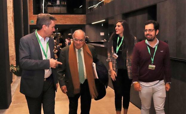 Imagen principal - NNGG aboga en Burgos por hacer a la región más «atractiva» tecnológicamente