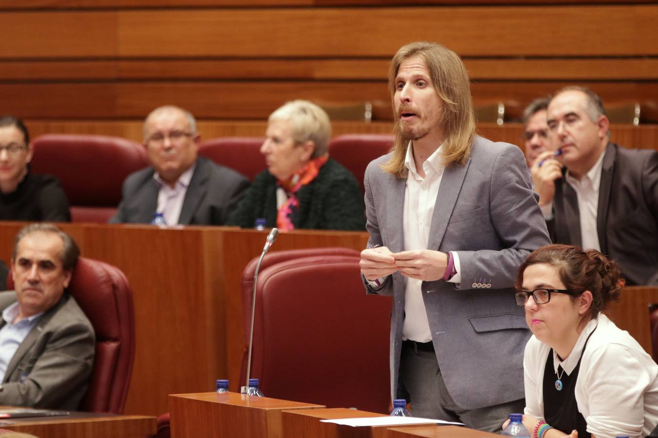 El presidente de la Junta de Castilla y León, Juan Vicente Herrera, ha avanzado este martes ante el Pleno de las Cortes que aprobará en el primer trimestre de 2019 un Decreto por el que se reduzcan las tasas universitarias para equipararlas a la media del país