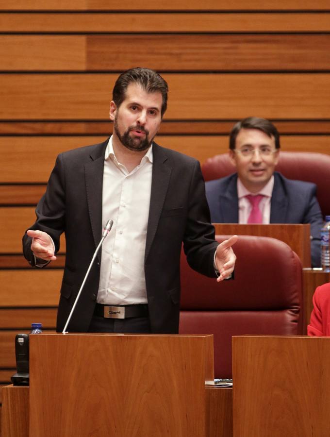 El presidente de la Junta de Castilla y León, Juan Vicente Herrera, ha avanzado este martes ante el Pleno de las Cortes que aprobará en el primer trimestre de 2019 un Decreto por el que se reduzcan las tasas universitarias para equipararlas a la media del país