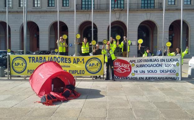 El comité de empresa se ha desplazado hasta Madrid para reclamar la subrogación de los 111 empleados de la AP-1