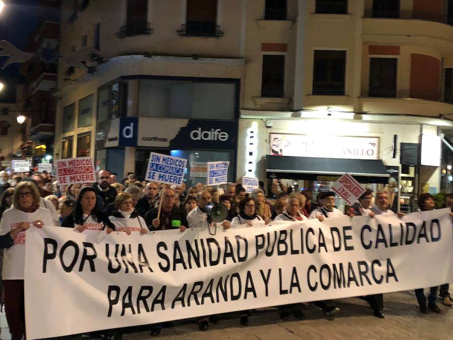 Miles de personas marchan por las calles de Aranda para exigir mejoras sanitarias