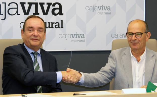 Ramón Sobremonte (i), de Cajaviva Caja Rural, y Roberto Tapia, de Asadema. 