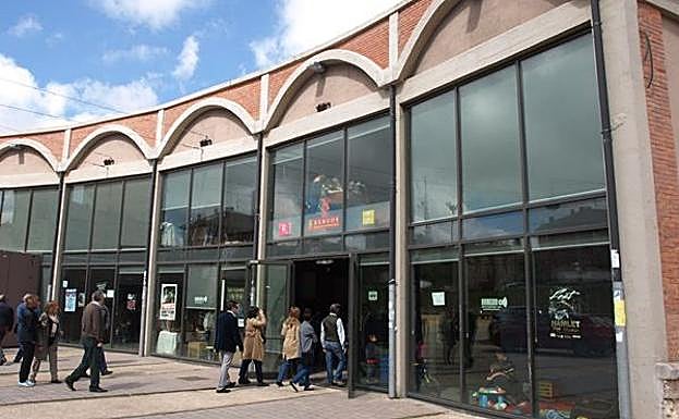 El Ayuntamiento pretende tener más control del Hangar en el nuevo contrato