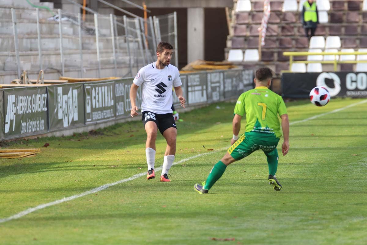 Imágnes de la derrota cosechada por el Burgos CF frente al Unionistas en El Plantío.