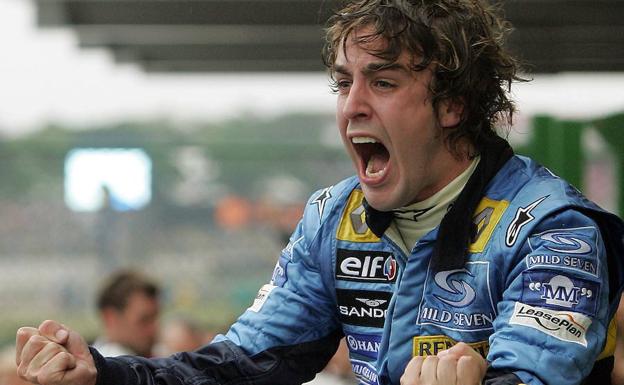 Fernando Alonso celebra su primer título de campeón del mundo, logrado en 2005 en Interlagos. 