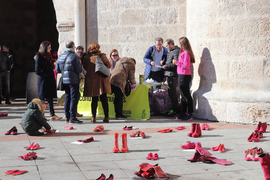 Amnistía Internacional se suma a la celebración del Día contra la Violencia de Género con una instalación artística y un recorrido musical por El Espolón