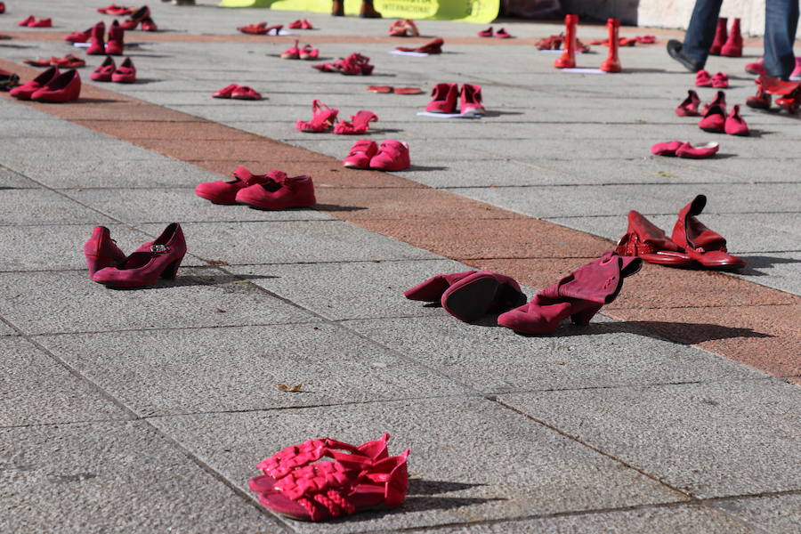 Amnistía Internacional se suma a la celebración del Día contra la Violencia de Género con una instalación artística y un recorrido musical por El Espolón