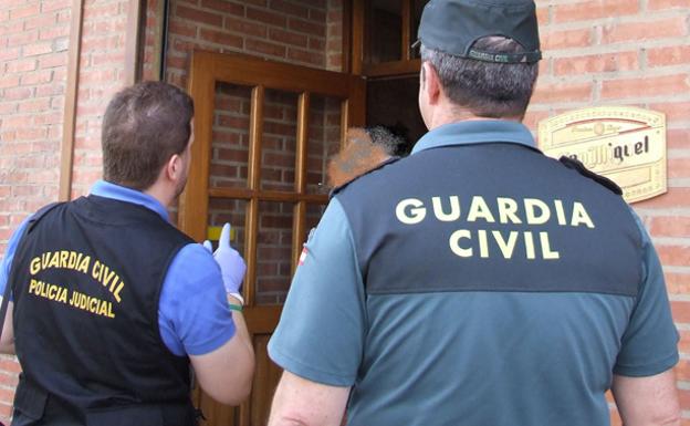 Agentes de la Guardia Civil. 