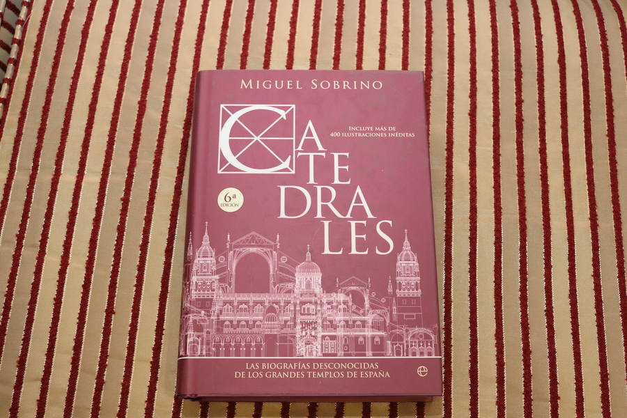 Miguel Sobrino, autor del libro «Catedrales», ha ofrecido una conferencia en el marco de la iniciativa Leer, Escribir la Historia, Encuentros Literarios Históricos, celebrada en Burgos.