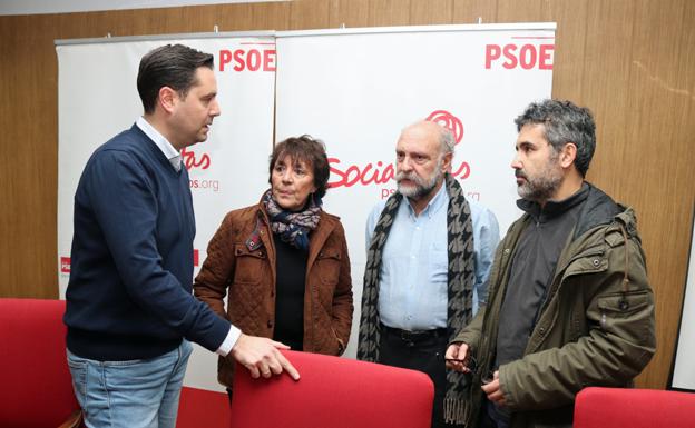 El PSOE ha promovido un acto público para exponer a los ciudadanos las conclusiones de la Comisión de Investigación del HUBU 