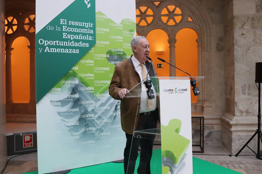 El doctor en Economía Juan Ramón Rallo ha protagonizado esta mañana la Mesa de Actualidad Empresarial de Cajaviva Caja Rural que se ha celebrado en Burgos