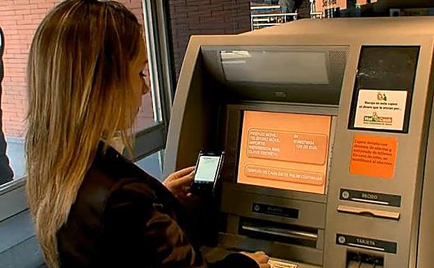 Detenidos dos vecinos de Aranda de Duero por estafar a través de teléfonos móviles