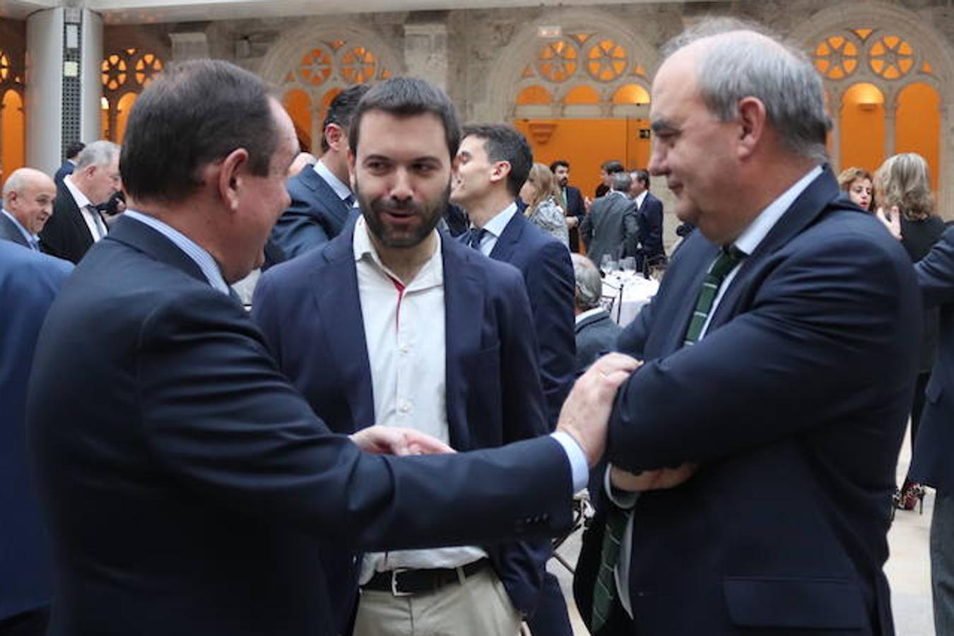 El doctor en Economía Juan Ramón Rallo ha protagonizado esta mañana la Mesa de Actualidad Empresarial de Cajaviva Caja Rural que se ha celebrado en Burgos