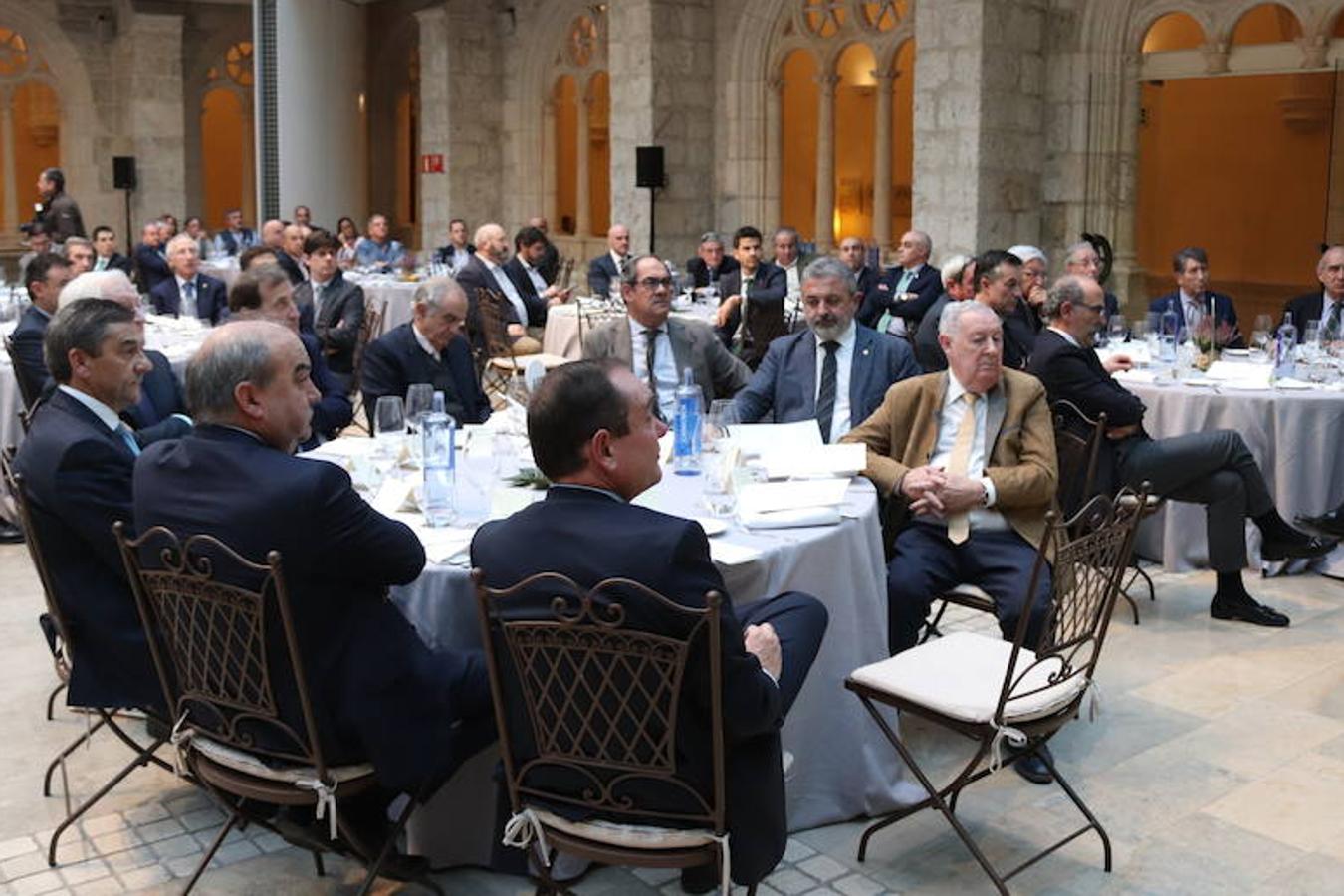 El doctor en Economía Juan Ramón Rallo ha protagonizado esta mañana la Mesa de Actualidad Empresarial de Cajaviva Caja Rural que se ha celebrado en Burgos