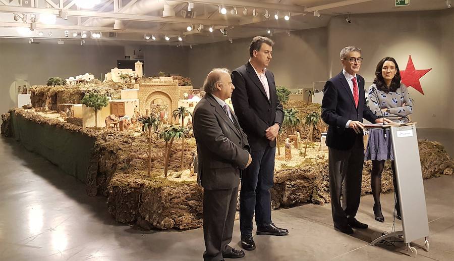 La Fundación Cajacírculo ha inaugurado su ya tradicional Belén Artístico que se podrá visitar, junto con una gran variedad de pequeños Belenes, en la Sala de Exposiciones Pedro Torrecilla.