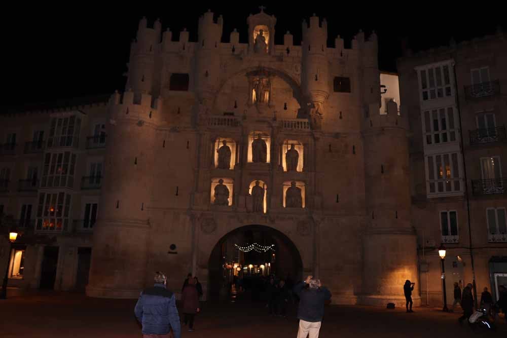 Fotos: La iluminación navideña ya brilla en la ciudad