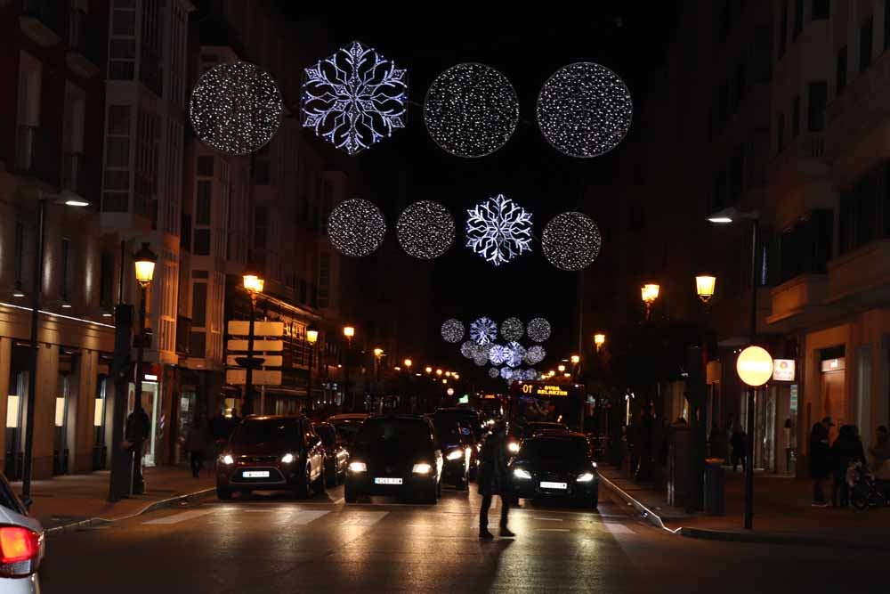 Fotos: La iluminación navideña ya brilla en la ciudad