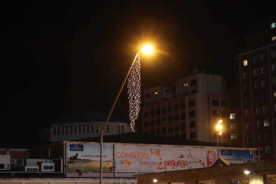 Fotos: La iluminación navideña ya brilla en la ciudad