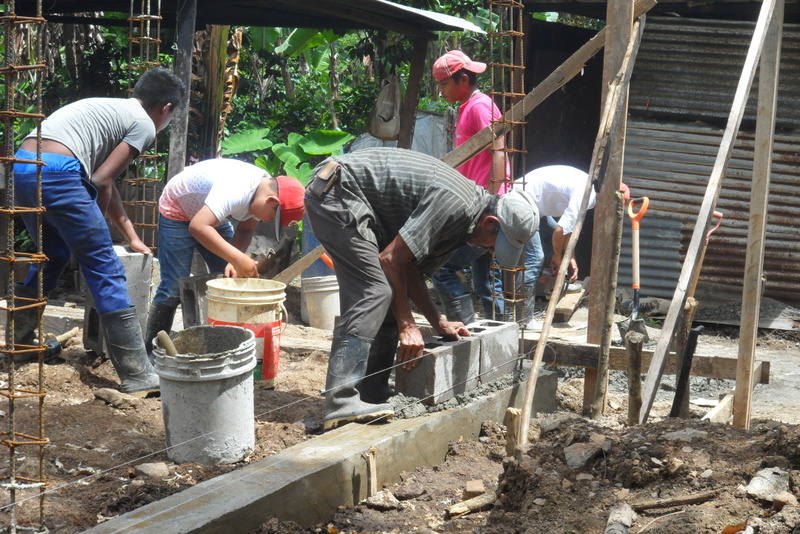 La ONG Amycos ha comenzado la ejecución de su proyecto de mejora de las condiciones de habitabilidad y de salud de familias vulnerables en la comunidad indígena de La Lima - Los Limones en Nicaragua.