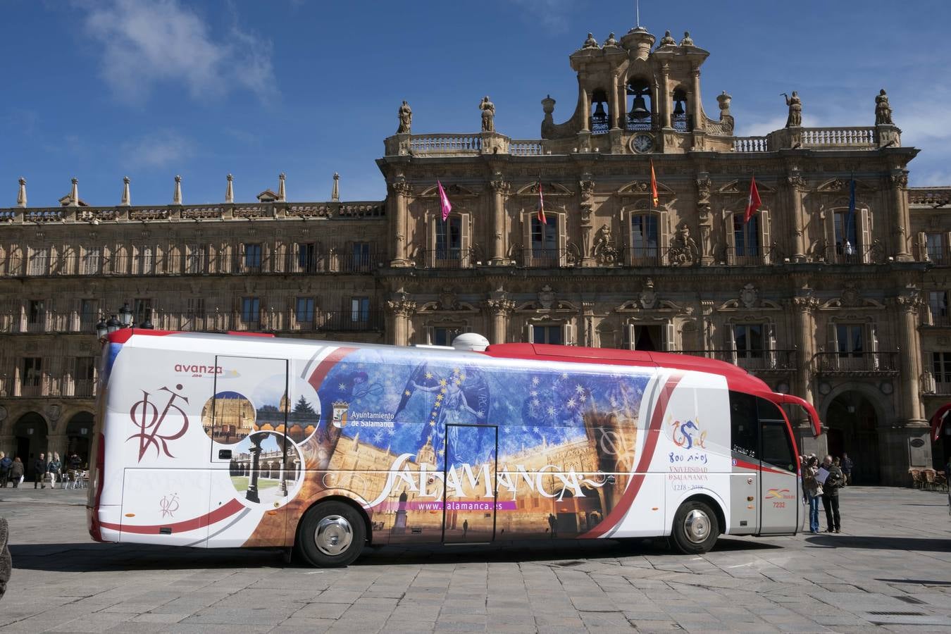 Salamanca conmemora este año un acontecimiento especial: el VIII Centenario de la Universidad de Salamanca. El Ayuntamiento se ha volcado con la programación turístico-cultural para celebrar esta efeméride.