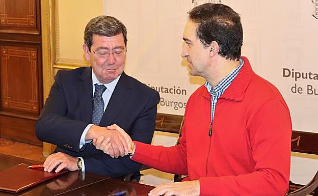 César Rico, presidente de la Diputación (a la izquierda en la foto) y Fernando Herrero, presidente de GIAFyS. 