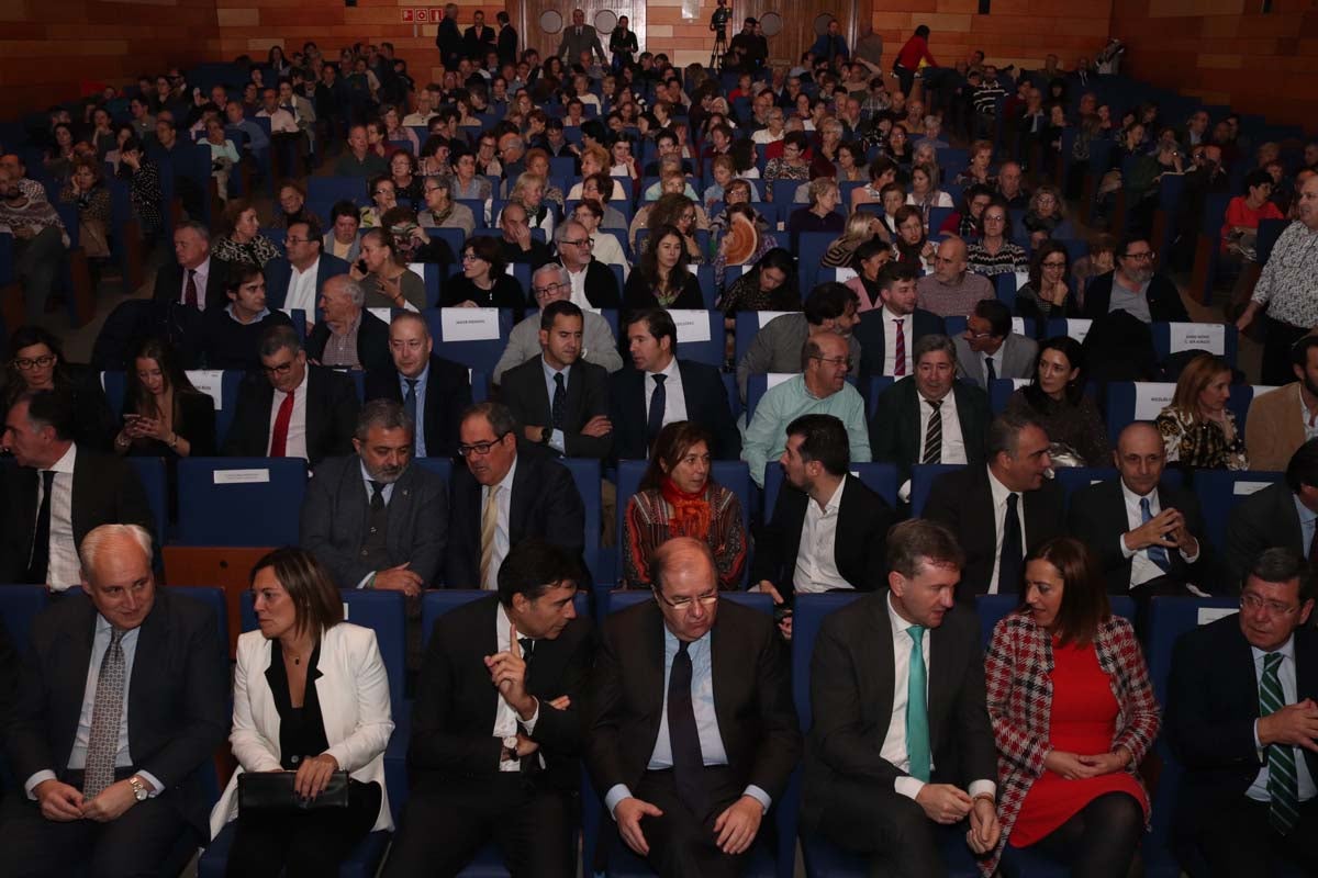 El 85 aniversario de Radio Castilla reúne en el auditorio de Cajacírculo a los principales representantes de la sociedad política, civil, religiosa y militar de la provincia y la comunidad.