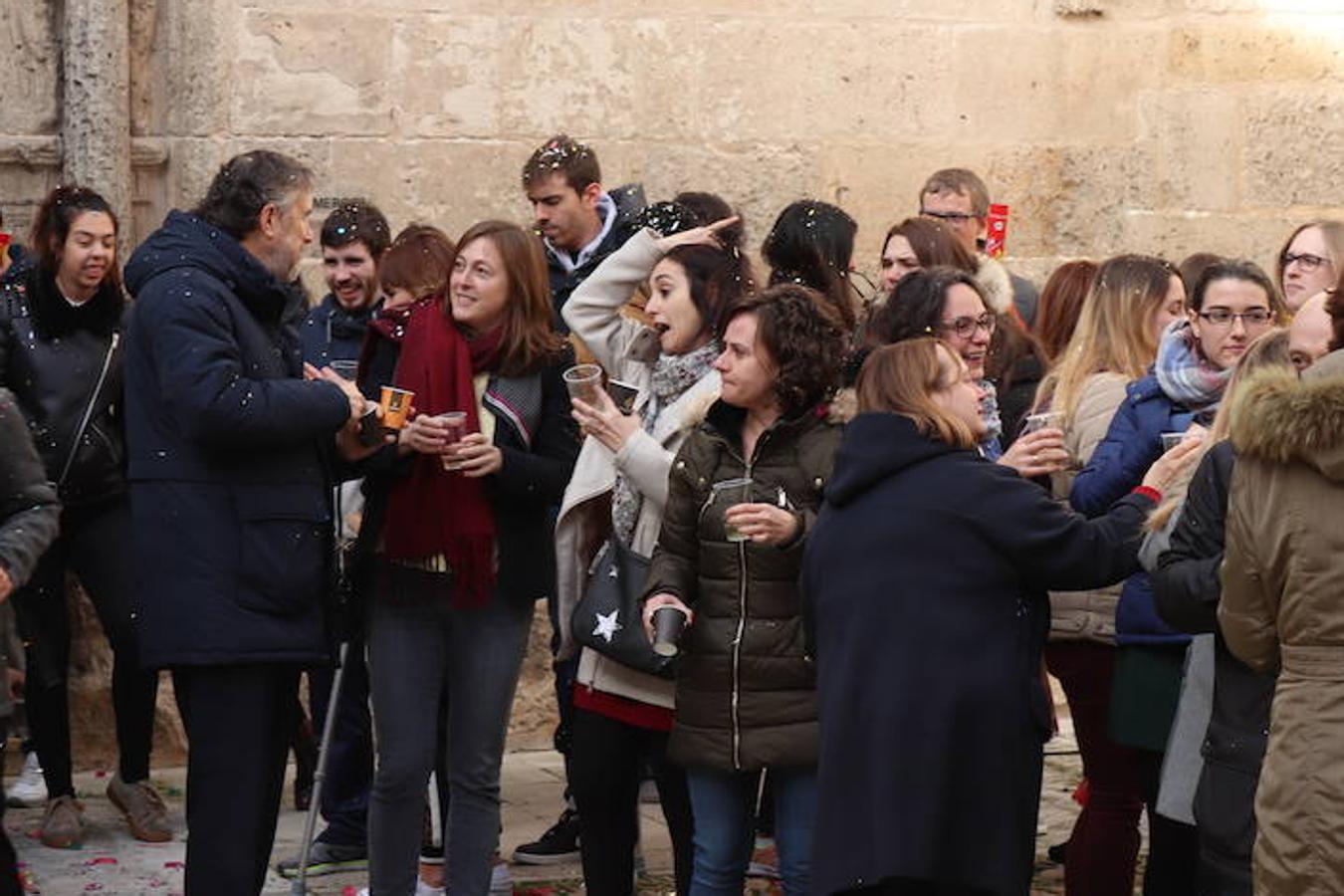 La comunidad científica de la Universidad de Burgos despide el año tomando doce aceitunas y pidiendo deseos para el 2019.