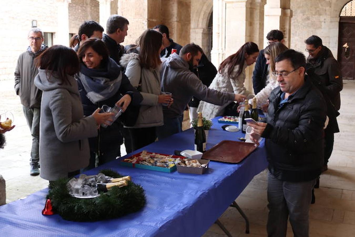 La comunidad científica de la Universidad de Burgos despide el año tomando doce aceitunas y pidiendo deseos para el 2019.