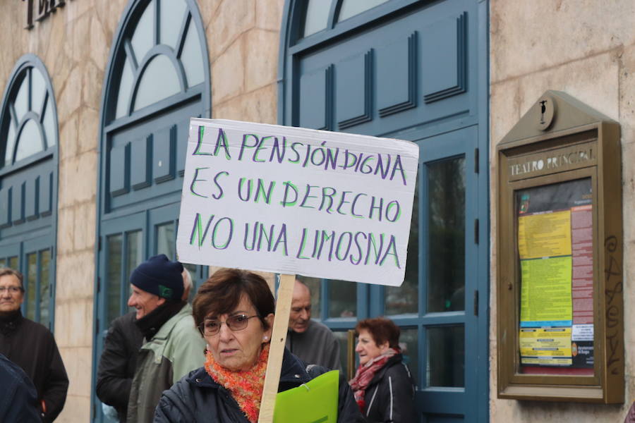 Fotos: Manifestación por unas pensiones dignas de la Coordinadora Estatal en Defensa del Sistema Público de Pensiones en Burgos
