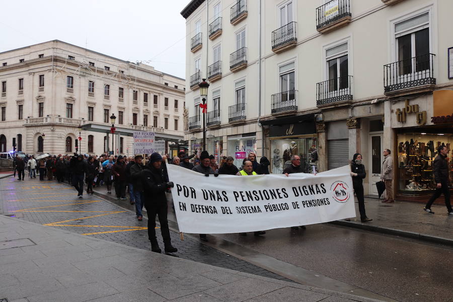 Fotos: Manifestación por unas pensiones dignas de la Coordinadora Estatal en Defensa del Sistema Público de Pensiones en Burgos