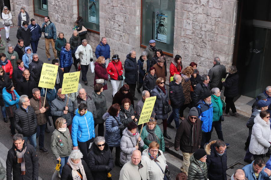 Fotos: 3.000 personas salen a la calle en Burgos para defender la Atención Primaria