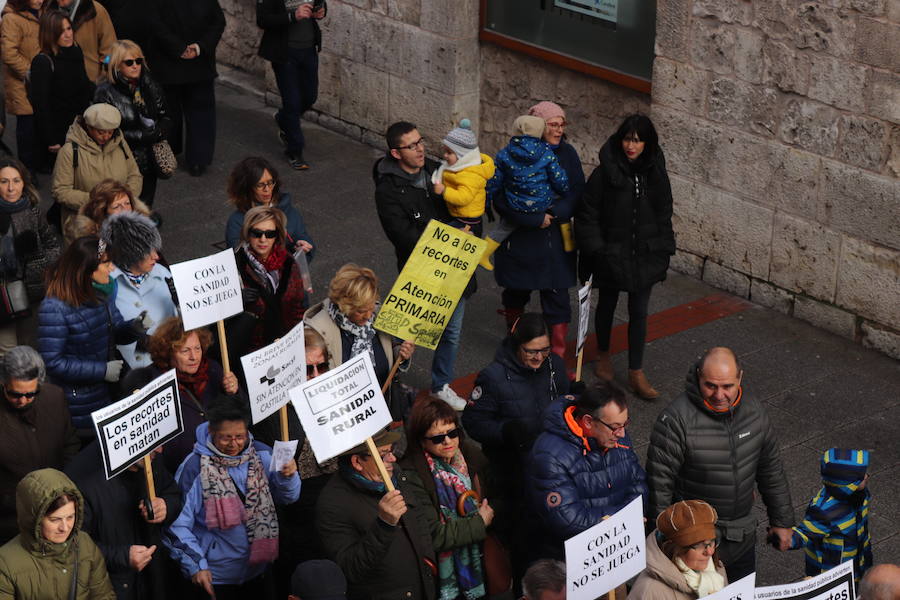 Fotos: 3.000 personas salen a la calle en Burgos para defender la Atención Primaria