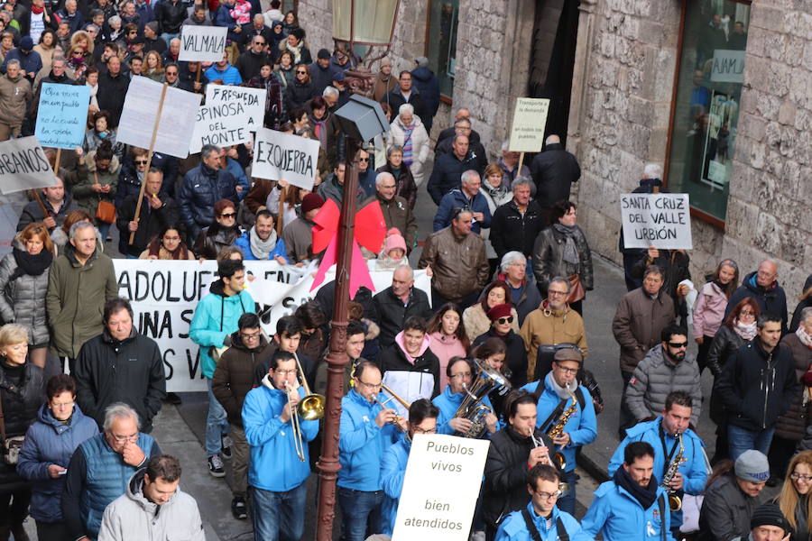 Fotos: 3.000 personas salen a la calle en Burgos para defender la Atención Primaria