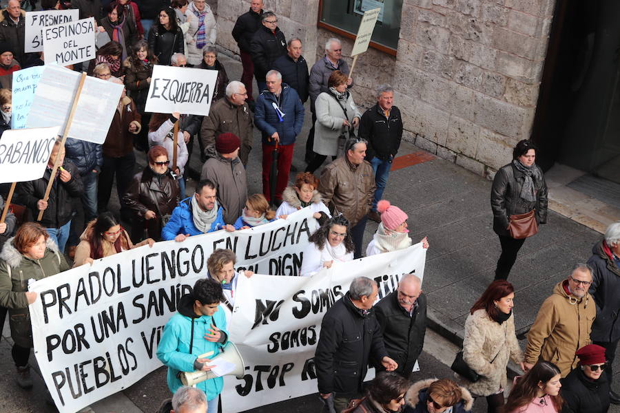 Fotos: 3.000 personas salen a la calle en Burgos para defender la Atención Primaria