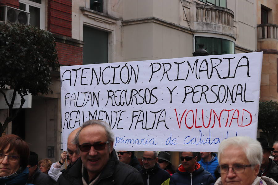 Fotos: 3.000 personas salen a la calle en Burgos para defender la Atención Primaria