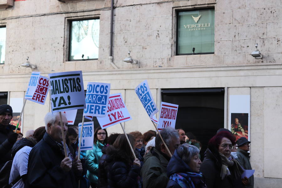 Fotos: 3.000 personas salen a la calle en Burgos para defender la Atención Primaria