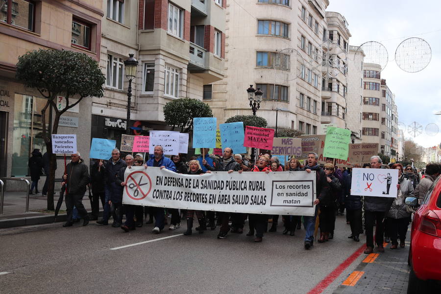 Fotos: 3.000 personas salen a la calle en Burgos para defender la Atención Primaria