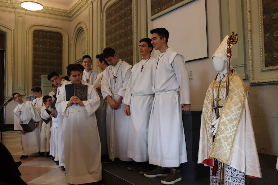 La Escolanía de Puri Cantores de la Catedral de Burgos ha elegido al niño que será el encargado de protagonizar el Obispillo 2018 el próximo 28 de diciembre. El elegido ha sido Ángel Rodrigo del Olmo