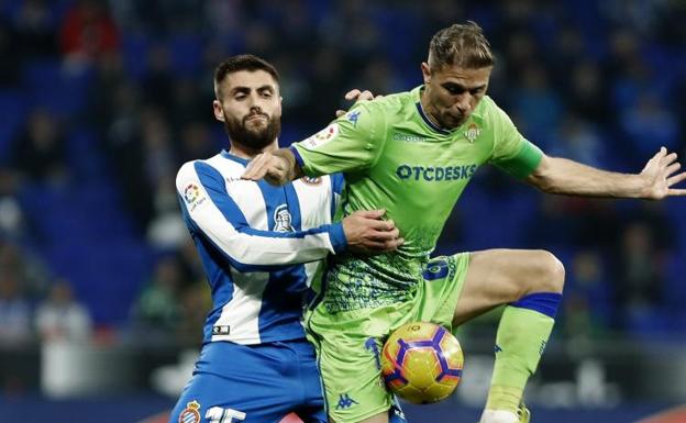 El Betis apuntala su excelencia y hunde al Espanyol