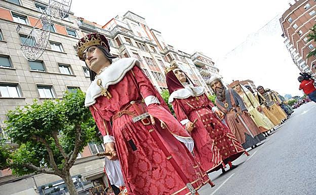 Imágenes de la cabalgata de este año en la Fiestas de San Pedro y San Pablo. 
