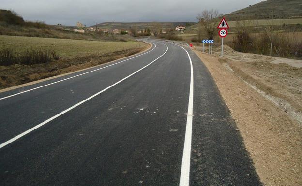 Uno de los tramos de la carretera de Villanueva de Argaño. 