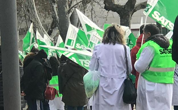 Manifestación ante la Consejería de Sanidad. 