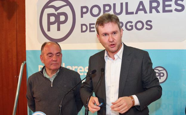 Javier Lacalle (derecha) ha valorado su nombramiento como candidato a la Alcaldía del Ayuntamiento de Burgos por el PP